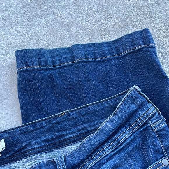 TORRID First At Fit Denim Jeans, Size 26R - Picture 5 of 16